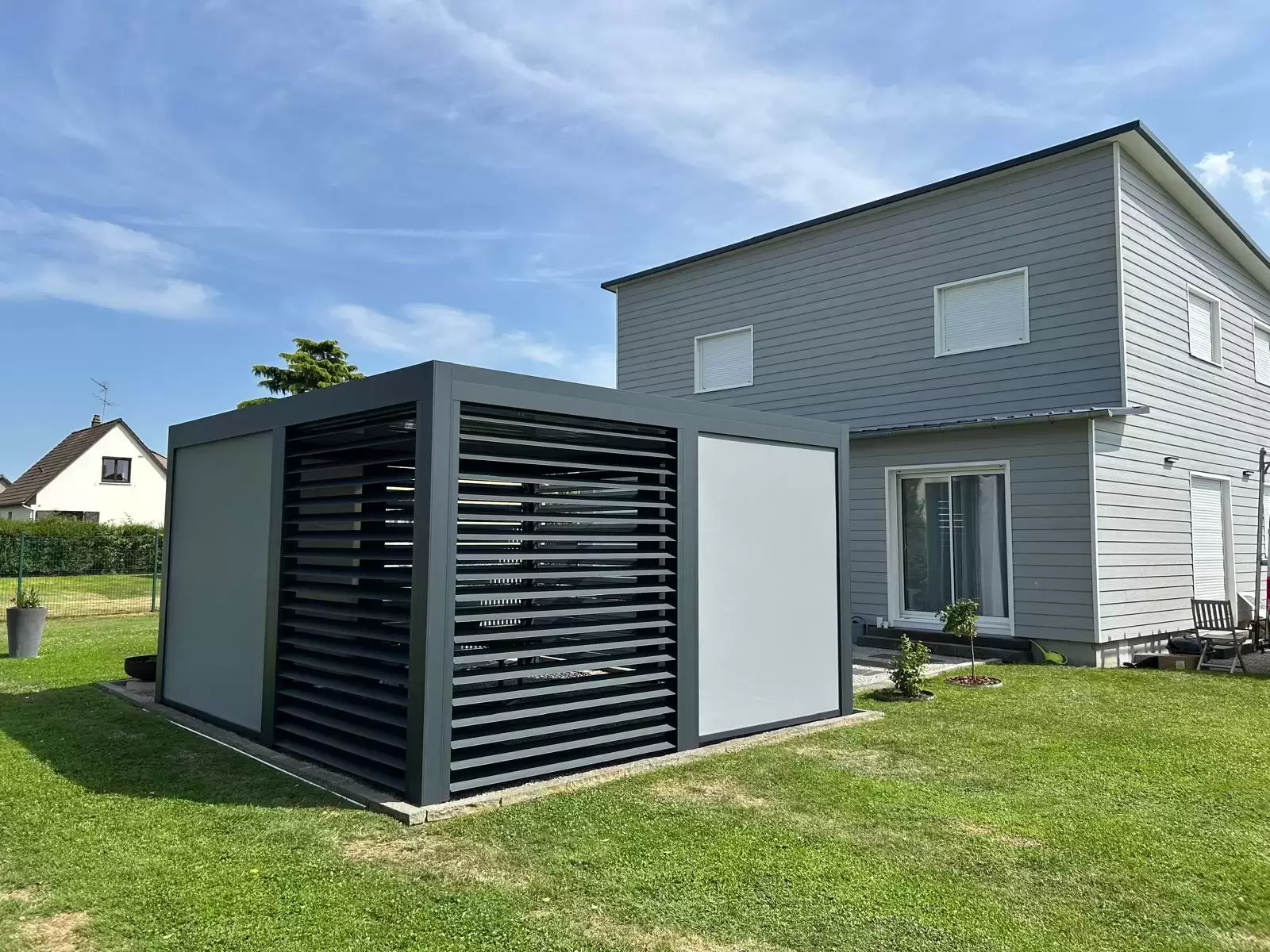 Vérandas, pergolas et SPA - FOURNITURE ET POSE D'UNE PERGOLA EN ALUMINIUM SUR BOSC GUERARD SAINT ADRIE